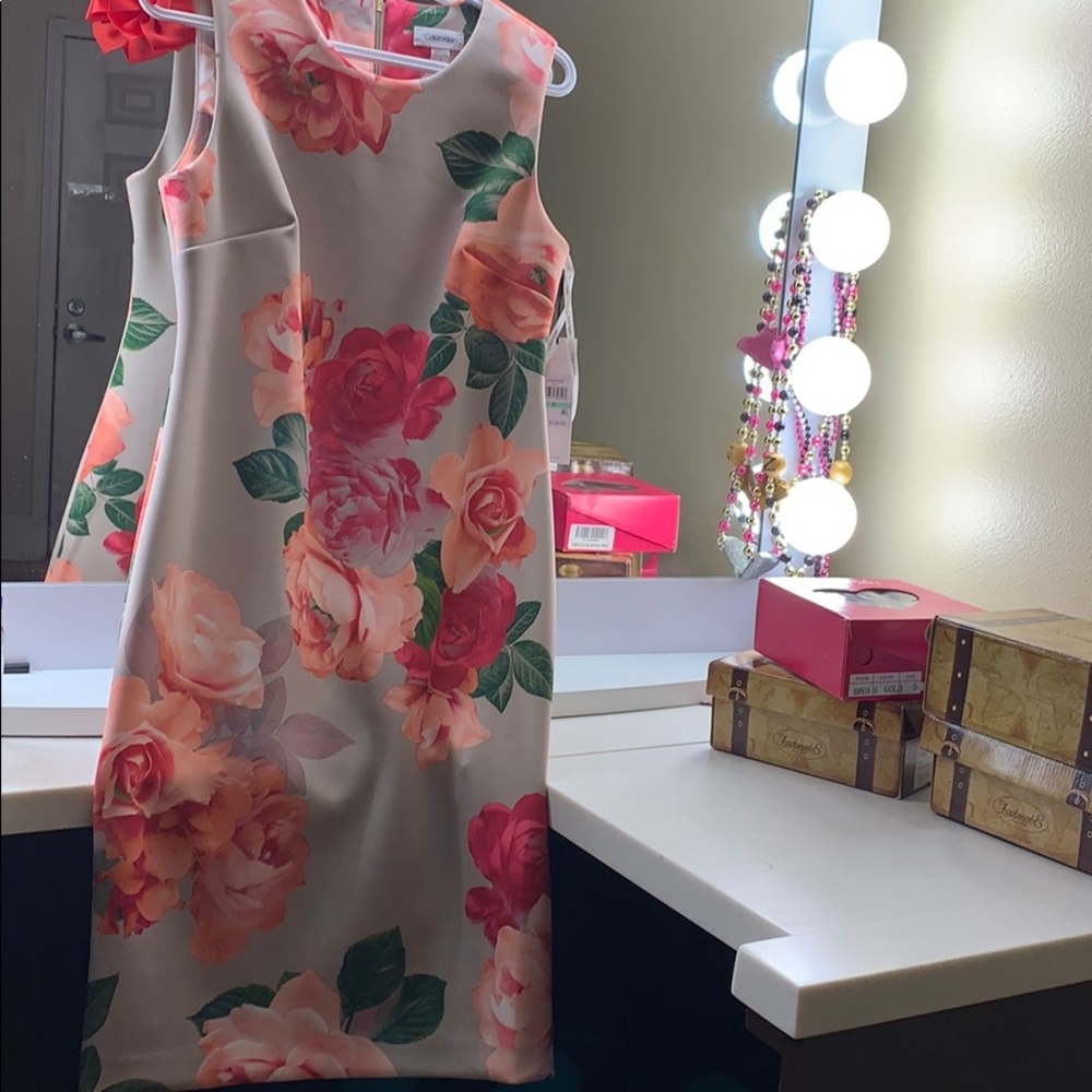 Sexy fit! It fits like a gloveee honey! Worn once!